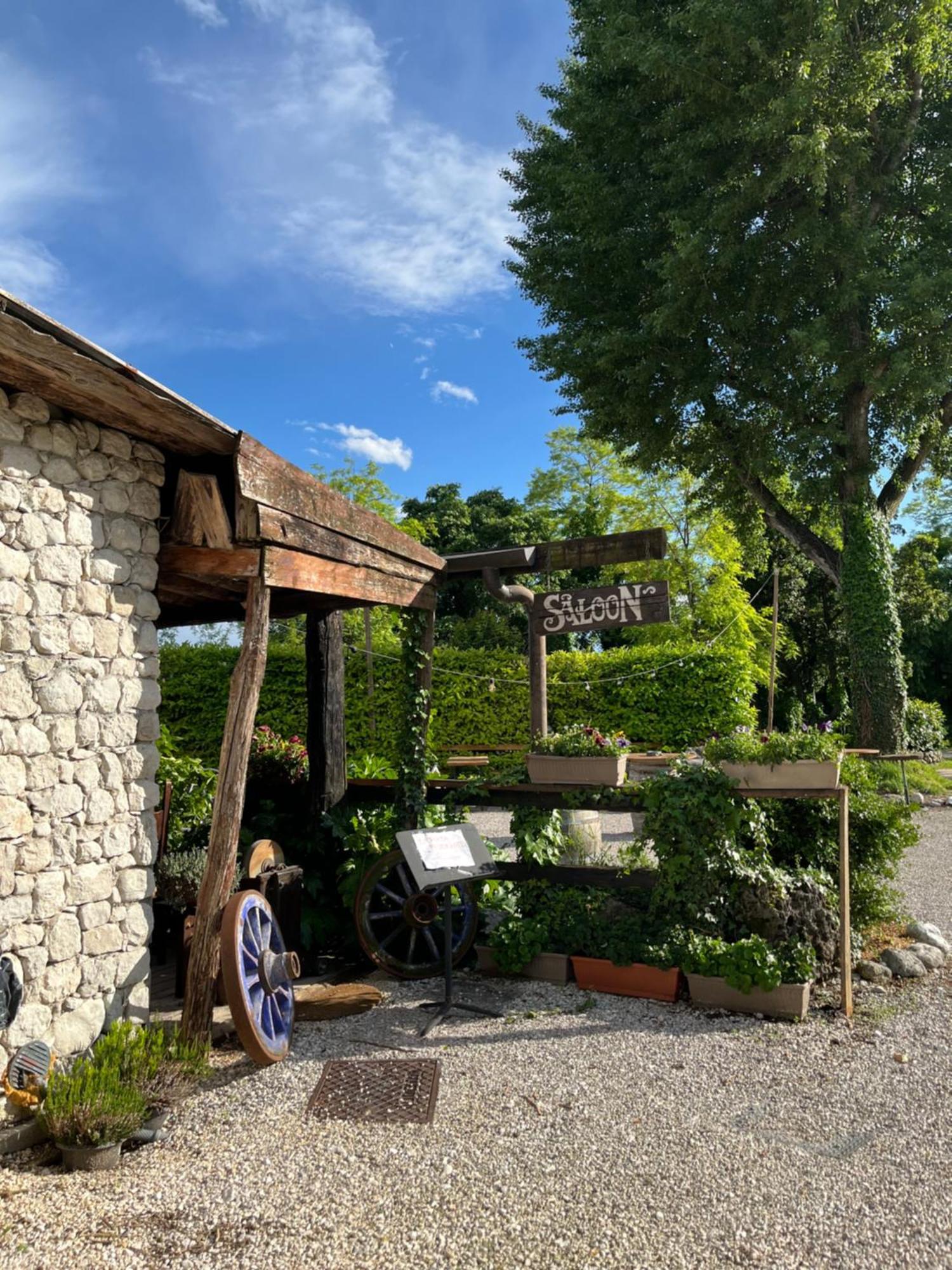 Castello dʼAviano Agriturismo Al Ranch מראה חיצוני תמונה